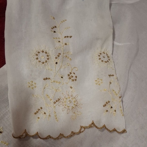 JH Collectibles White Blouse with Gold Embroidery - Picture 4 of 8